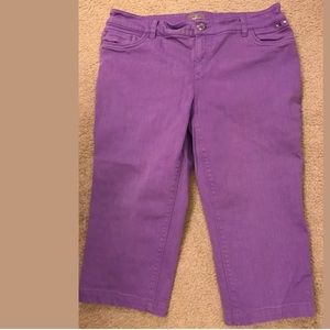 CHICO’S So Slimming Crop Capri Denim Jeans Purple